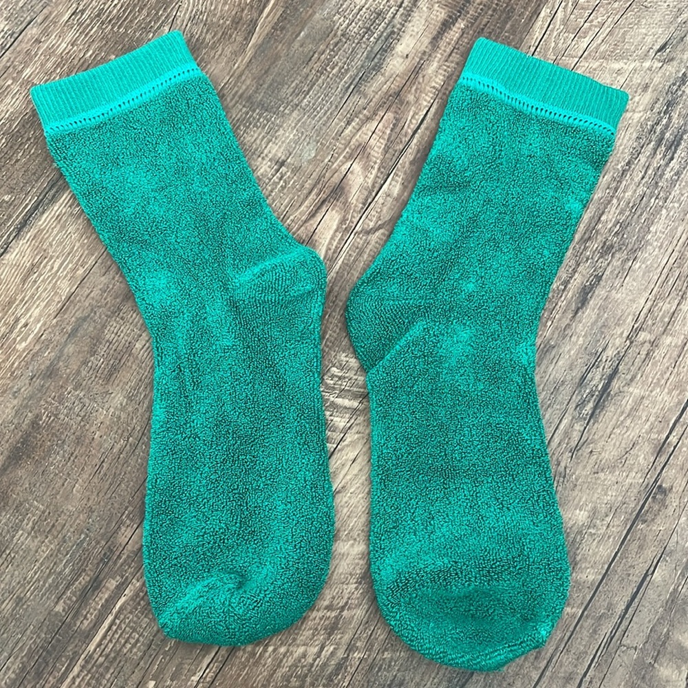 UGG Kelly Green Terrycloth Crew Socks🥦 - Picture 2 of 4